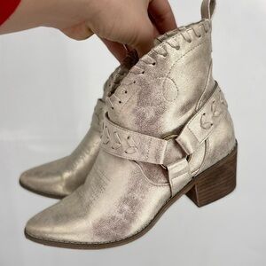 Comfort Womens 8 Western Cowgirl Gold Harness Heeled Booties Boots